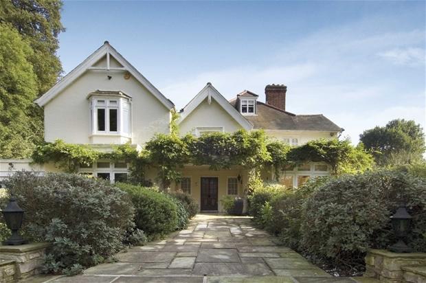 7 bed property in Wise Lane, Mill Hill